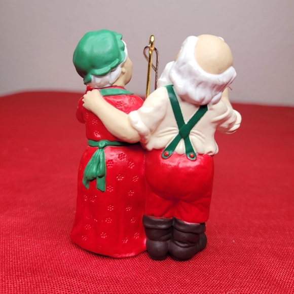 Vintage 1990 Hallmark Mr & Mrs. Clause threading marshmallows christmas ornament - Picture 4 of 6
